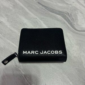 Marc Jacobs Textured Black Zip Wallet